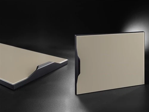 Üveg elülső szekrényajtók